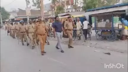 महसी: अति संवेदनशील महाराजगंज कस्बा सहित क्षेत्र के तमाम चौक-चौराहों पर SDM और CO ने भारी पुलिस बल के साथ किया रूट मार्च