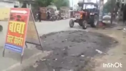 देेेवरिया: देवरिया शहर के मोतीलाल रोड पर  नालियों की सफाई के बाद 48 घंटे से पड़ा है सड़क पर सिल्ट, लोग हो रहे परेशान #jansamasya