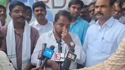 కళ్యాణదుర్గం: ఎవరైనా మాట్లాడితే కూటమి నాయకులు దాడులు చేస్తారు లేదా బెదిరిస్తారు: కన్నేపల్లి లో మాజీ మంత్రి శైలజానాథ్