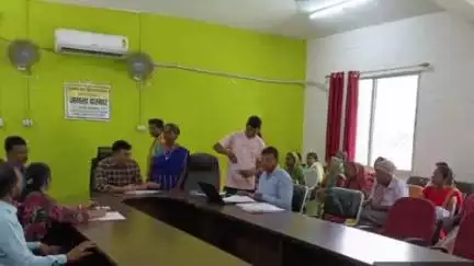 जामा: जामा प्रखंड मुख्यालय में बीडीओ की अध्यक्षता में जनता दरबार का आयोजन