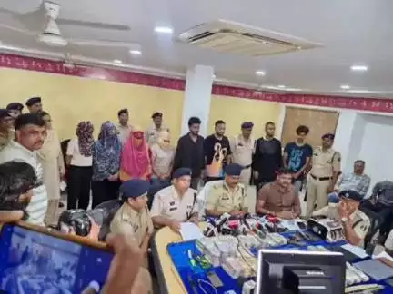ज्वेलरी दुकान से सोने की चैन छीनने वाले महाराष्ट्र के 04 अंतर्राज्यीय आरोपी गिरफ्तार*
*	थाना खम्हारडीह क्षेत्रांतर्गत