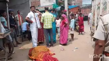 खिजरसराय: महकार में तेज रफ्तार ट्रक ने बाइक सवार को रौंदा, माँ की मौत, बेटा-बेटी घायल