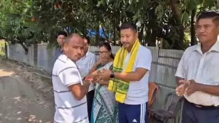 ধুবুৰী ভাগ: গৌৰাংটাৰি ২ম খণ্ডৰ গাঁৱত দুটাকৈ পথৰ নিৰ্মাণ কামৰ শুভাৰম্ভণি কৰে কেএচিৰ চিইএম জীৱেশ ৰায়