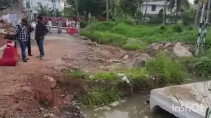 കാർത്തികപ്പള്ളി: കായംകുളത്ത് ഓടയ്ക്ക് വേണ്ടി എടുത്ത കുഴിയിൽ വീണ് മരിച്ച യുവാവിന്റെ മൃതദേഹം സംസ്കരിച്ചു