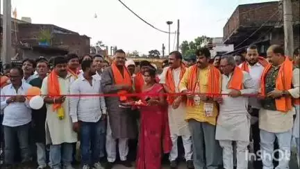 पतरातू: भुरकुंडा सुन्दर नगर में सांसद मनीष जयसवाल और विधायक रोशन लाल चौधरी ने डीएमएफटी फंड से बने पुल का उद्घाटन किया