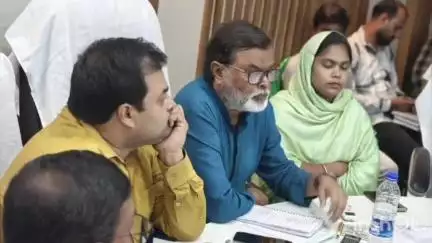 হরিশ্চন্দ্রপুর ২: হরিশ্চন্দ্রপুর 2 ব্লকের সভাকক্ষে পানীয় জলের সমস্যাকে কেন্দ্র করে আয়োজিত প্রশাসনিক সভা, উপস্থিত রাজ্যের প্রতিমন্ত্রী