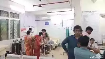 देवघर: सकरी फुलवारी गांव में गैस सिलेंडर में आग लगने से एक महिला झुलसी, हायर सेंटर के लिए रेफर किया गया