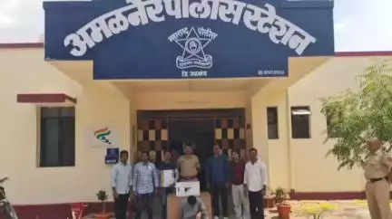 अमळनेर: क्रीडा संकुल परिसरातून गावठी पिस्तूल आणि जिवंत काडतुसासह एकाला अटक, अमळनेर पोलिसांची कारवाई