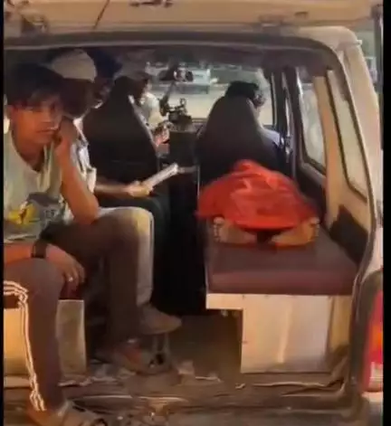 ग्वालियर गिर्द: ग्वालियर में 8 वर्षीय बच्चे को ₹20 का लालच देकर नाले में उतारा गया, करंट लगने से बच्चे की हुई मौत; जांच में जुटी पुलिस