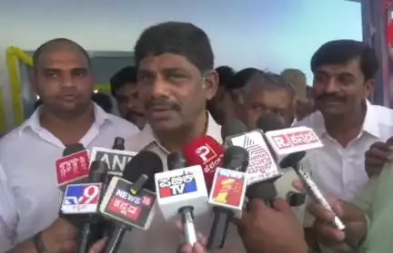 ಮಾಗಡಿ: 'ಕುಮಾರಸ್ವಾಮಿ ಡ್ರಾಮಾ ಮಾಡುವುದರಲ್ಲಿ ಎಕ್ಸ್‌ಪರ್ಟ್,' ಜಾಲಮಂಗಲದಲ್ಲಿ ಮಾಜಿ ಸಂಸದ ಡಿ.ಕೆ.ಸುರೇಶ್