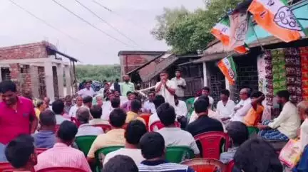 কুলতলি: বিধানসভা নির্বাচনকে সামনে রেখে কাঁটামারি বাজারে আয়োজিত তৃণমূলের পথসভা, উপস্থিত যুব তৃণমূলের জেলা সহ সভাপতি