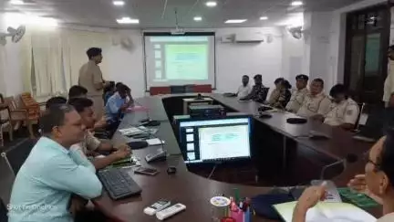 कोडरमा: पुलिस अधीक्षक कार्यालय में पुलिसकर्मियों को मादक पदार्थों के दुरुपयोग के विरुद्ध दिया गया प्रशिक्षण