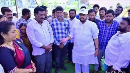 తూర్పు నియోజకవర్గంలో పలు అభివృద్ధి పనులకు స్థాపనలు చేసిన మాజీ ఎమ్మెల్సీ కొండా మురళి, నగర మేయర్