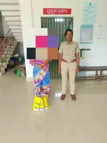 ଜୟପୁର: ଦେଶୀ ମଦ ଚାଲାଣ ବେଳେ ପାରାବେଢ଼ା ରାସ୍ତାରେ ଜୟପୁର ଅବକାରୀ ଥାନାର ଚଢ଼ାଉ, ଜଣେ ଗିରଫ