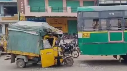 తాడిపత్రి: యాడికి మండలం రాయలచెరువు బస్టాండ్ సమీపంలో బస్సును ఢీకొన్న ఆటో, ఆటో డ్రైవర్‌కు తీవ్ర గాయాలు