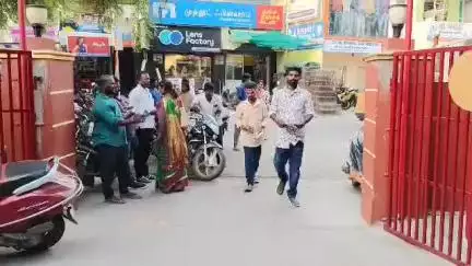 திருப்பத்தூர்: திருப்பத்தூர் அரசு மருத்துவமனையில் நிறுத்தப்பட்ட  இரு சக்கர வாகனம் மாயம்- நகர காவல் நிலையத்தில் புகார்