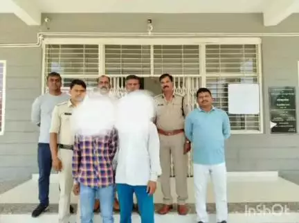 पेटलावद: रायपुरिया पुलिस ने फरार चल रहे दो इनामी वारंटियों को किया गिरफ्तार