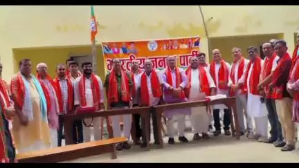 जंदाहा: सरैया गांव के निजी शिक्षण संस्थान में भाजपा पूर्वी मंडल कार्यसमिति की बैठक