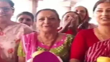 અમદાવાદ શહેર: ભીમ અગિયારસને લઈને જગન્નાથ મંદિરમાં ભગવાનને પાણી ભરેલી માટલી કેરી અને પંખો અર્પણ કરવા ભારે ભીડ જોવા મળી
