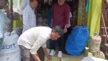 రాయదుర్గం: పట్టణంలో ప్లాస్టిక్ నిషేధం, 82 కిలోల కవర్లు స్వాధీనం, షాపు యజమానులకు జరిమానాలు: మున్సిపల్ కమిషనర్ దివాకర్ రెడ్డి
