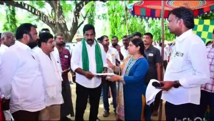 పర్వతగిరి: అన్నారం గ్రామంలో భూ భారతి రెవెన్యూ సదస్సును పరిశీలించిన జిల్లా కలెక్టర్ సత్య శారద