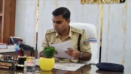 धनबाद/केंदुआडीह: भूली थाना क्षेत्र में नाबालिग लड़के से छेड़छाड़ मामले में सिटी एसपी ने कार्यालय में मीडिया से बात की