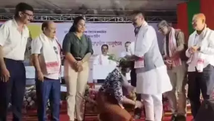 ঢেকিয়াজুলি ভাগ: হাইস্কুল শিক্ষান্ত আৰু উচ্চতৰ মাধ্যমিকৰ চুড়ান্ত পৰীক্ষাত উৰ্ত্তীৰ্ণ হোৱা ছাত্ৰ ছাত্ৰীক ঢেকীয়াজুলিত মন্ত্ৰীৰ সম্বৰ্ধনা