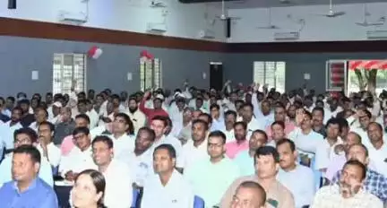 चतरा: उपायुक्त ने चतरा प्रशिक्षण भवन में दीप जलाकर मादक पदार्थ रोकथाम प्रशिक्षण का किया शुभारंभ