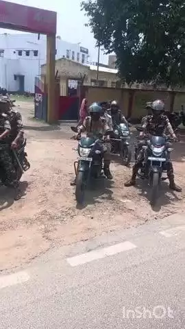 मोहनपुर: DC और SP के निर्देश पर बकरीद को लेकर पुलिस के मोटरसाइकिल दस्ता दल ने घोरमाड़ा क्षेत्र का किया भ्रमण