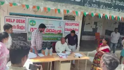 అసిఫాబాద్: భూభారతి ద్వారా భూ సమస్యలకు శాశ్వత పరిష్కారం: సింగారావుపేటలో జిల్లా అదనపు కలెక్టర్ డేవిడ్