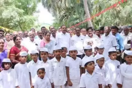 ಗೌರಿಬಿದನೂರು: ಡಾ.ಹೆಚ್.ನರಸಿಂಹಯ್ಯ ನಮ್ಮ ನಾಡಿನ ಹೆಮ್ಮೆ: ಹೊಸೂರಿನಲ್ಲಿ ಶಾಸಕ ಕೆ.ಹೆಚ್.ಪುಟ್ಟಸ್ವಾಮಿಗೌಡ