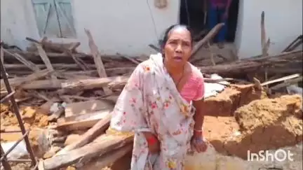 जनकपुर में आदिवासी बैगा विधवा का घर दबंगों ने दिनदहाड़े तोड़ा