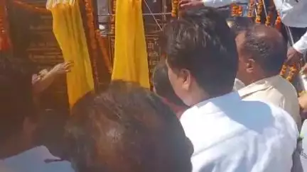 पौड़ी: सांसद अनिल बलूनी और दर्जा राज्य मंत्री भगवत प्रसाद मकवाना ने पौड़ी में महर्षि वाल्मीकि की मूर्ति का किया अनावरण