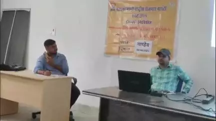 प्रखंड सभागार में मनरेगा योजना संचालन को लेकर अधिकारियों और कर्मियों को दिया गया एक दिवसीय प्रशिक्षण