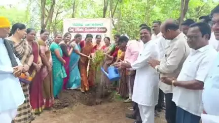 ಬಾಗಲಕೋಟೆ: ಪರಿಸರ ರಕ್ಷಣೆಗೆ ಎಲ್ಲರೂ ಕೈ ಜೋಡಿಸಿ: ನಗರದಲ್ಲಿ ನಗರಸಭೆ ಅಧ್ಯಕ್ಷೆ ಸವಿತಾ ಲಂಕೆನ್ನವರ