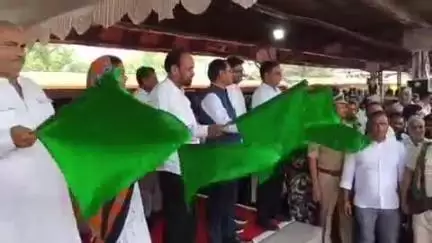 गोलमुरी-सह-जुगसलाई: टाटा-चाकुलिया और टाटा-चाईबासा मेमू ट्रेन फिर शुरू, टाटा नगर रेलवे स्टेशन पर सांसद और विधायक ने दिखाई हरी झंडी