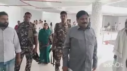 गढ़वा: विधायक सत्येंद्र नाथ तिवारी ने समाहरणालय में उपायुक्त से मुलाकात कर गढ़वा की प्रमुख समस्याएं बताईं