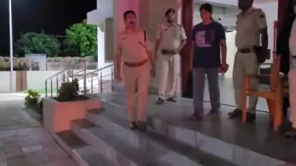 रामगढ़ चौक: तेतरहाट थाना अचानक पहुंचे पुलिस अधीक्षक, वायरलेस की जांच कर चालू रखने का दिया दिशा निर्देश