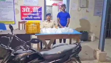 सुगौली: सुगौली पुलिस ने चोरी की बाइक पर 35 लीटर देसी चुलाई शराब के साथ एक कारोबारी को दबोचा, न्यायिक हिरासत में भेजा