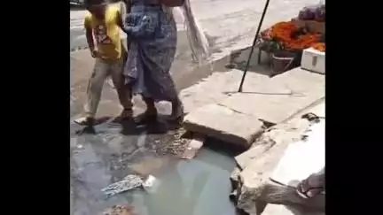 મોરબી: મોરબી શહેરના નાક સમાન નગરદરવાજા ચોક ખાતે ઉભરાતી ભૂગર્ભ ગટરની સમસ્યાથી નાગરિકો હેરાન પરેશાન...
#jansamasya