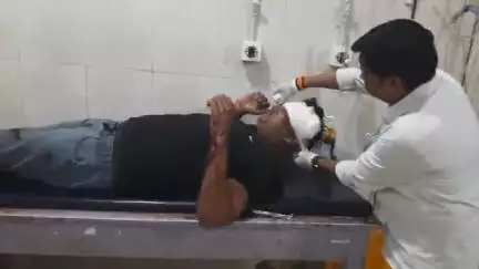 मुरैना नगर: गंगापुर हनुमान मंदिर के समीप सड़क पर फैले रेत पर अनियंत्रित होकर फिसली बाइक, एक युवक गंभीर रूप से हुआ घायल