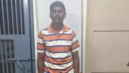 ભરૂચ: નબીપુર પોલીસ સ્ટેશન હદ વિસ્તારમાંથી સરકારી વાહનની બારીમાંથી કુદી પોલીસ જાપ્તામાંથી નાસી જનાર આરોપીને LCB એ ઝડપી પાડ્યો