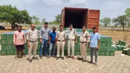 शिवपुरी: सतनवाडा पुलिस की बड़ी कार्रवाई, 1310 अवैध बीयर की पेटियों के साथ आरोपी गिरफ्तार