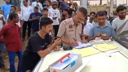 ডৱকাত ১৩ টাকৈ ড্ৰাগছ ভৰ্তি কন্টেইনাৰ সহ আৰক্ষীৰ হাতত আটক দুই ড্ৰাগছ সৰ্বৰাহকাৰী