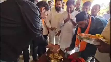 सातारा: छ उदयनराजे भोसले यांच्या हस्ते छ.शिवाजी महाराजांच्या हाताच्या पंजाचा अभिषेक करुन शिवराज्यभिषेक साजरा
