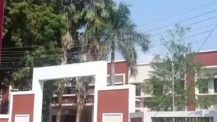 भंडारा: शहरातील रमाबाई आंबेडकर वार्डात दारू व गांजाच्या आहारी गेलेल्या तरुणाची गळफास घेऊन आत्महत्या