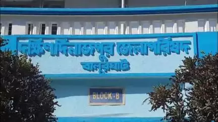 কুমারগঞ্জ: চলতি অর্থবর্ষে মাত্র দশ মাস হাতে থাকলেও দক্ষিণ দিনাজপুর জেলা পরিষদ অর্থ মন্ত্রকের প্রাপ্ত টাকার ৯০ শতাংশ খরচ করতে পারেনি