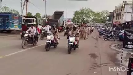 रायसेन: ईद के मद्देनज़र पुलिस प्रशासन द्वारा शहर में निकाला गया फ्लैग मार्च