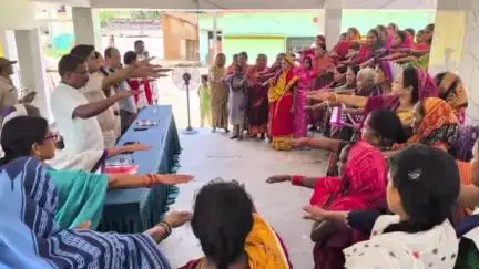 ଓରିଏଣ୍ଟ: ଲଇକେରା ବ୍ଲକ କୁ ବାଲ୍ୟବିବାହ ମୁକ୍ତ ପାଇଁ ଖୁନତାମାଲ ପଞ୍ଚାୟତରେ ଲଇକେରା ପୋଲିସ ର ସଚେତନତା କାର୍ଯ୍ୟକ୍ରମ ଅନୁଷ୍ଠିତ