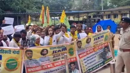 कांके: झारखंड लोकतांत्रिक क्रांतिकारी मोर्चा ने कांके प्रखंड सह अंचल कार्यालय का किया घेराव